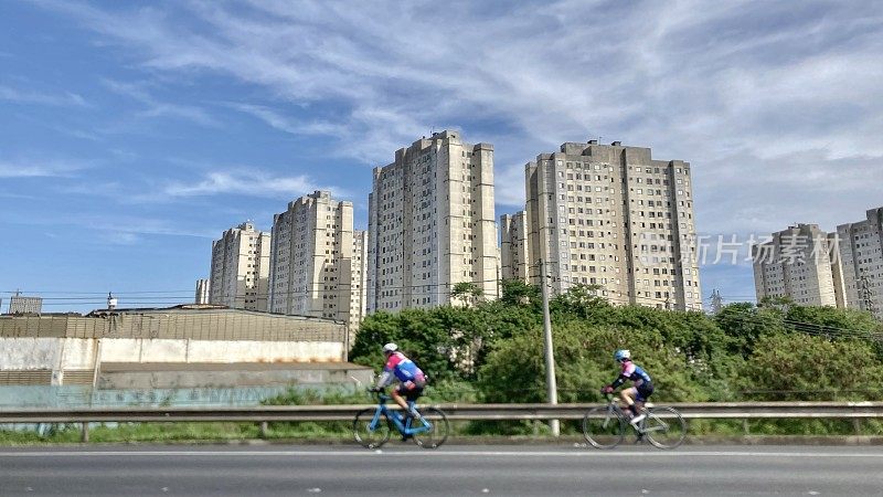 自行车在高速公路上São Paulo